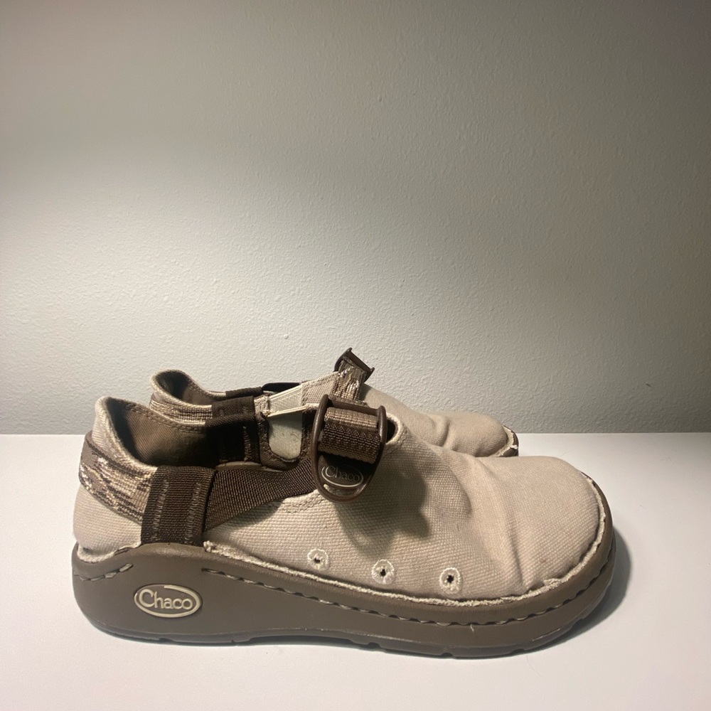 Chaco clogs-beige with brown straps